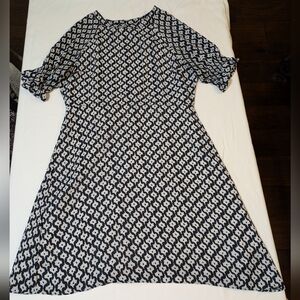 Banana Republic Monochrome Geometric Pattern Smocked Sleeve Dress
